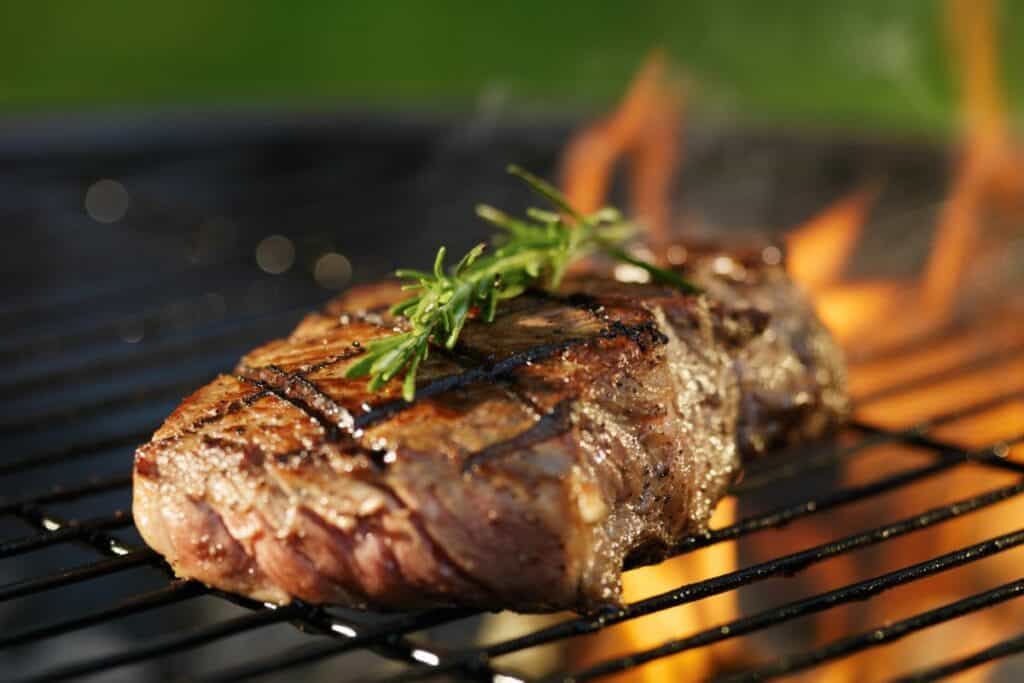 Grilling Perfection Cook Steak On A Traeger Grill Like A Pro Master The Flames 8787